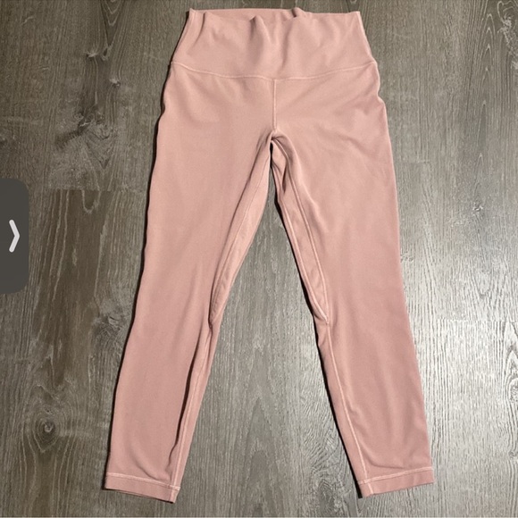 Lululemon Align High-Rise Pant 25"
Twilight Rose Size 10 - Picture 2 of 6